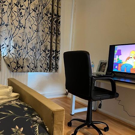 Park View Serviced Apartment - Next To Northolt Tube Station - Near Central London & Wembley Ngoại thất bức ảnh