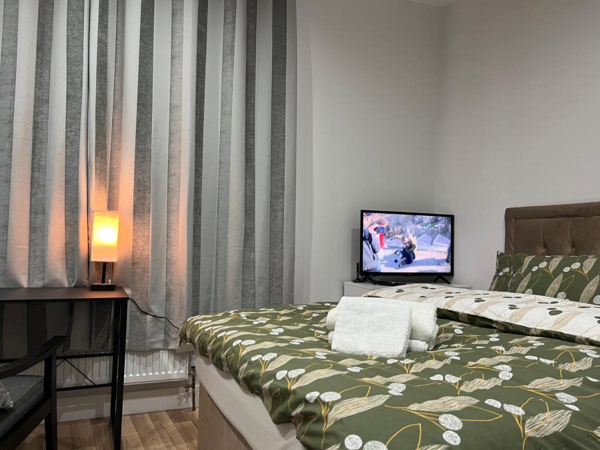 Park View Serviced Apartment - Next To Northolt Tube Station - Near Central London & Wembley Ngoại thất bức ảnh