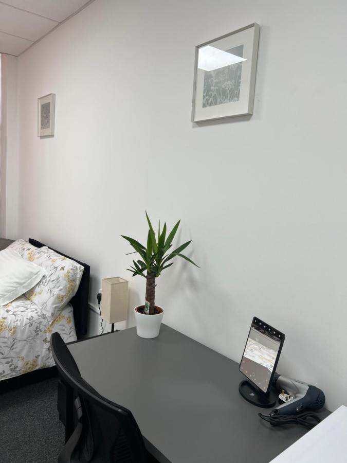 Park View Serviced Apartment - Next To Northolt Tube Station - Near Central London & Wembley Ngoại thất bức ảnh