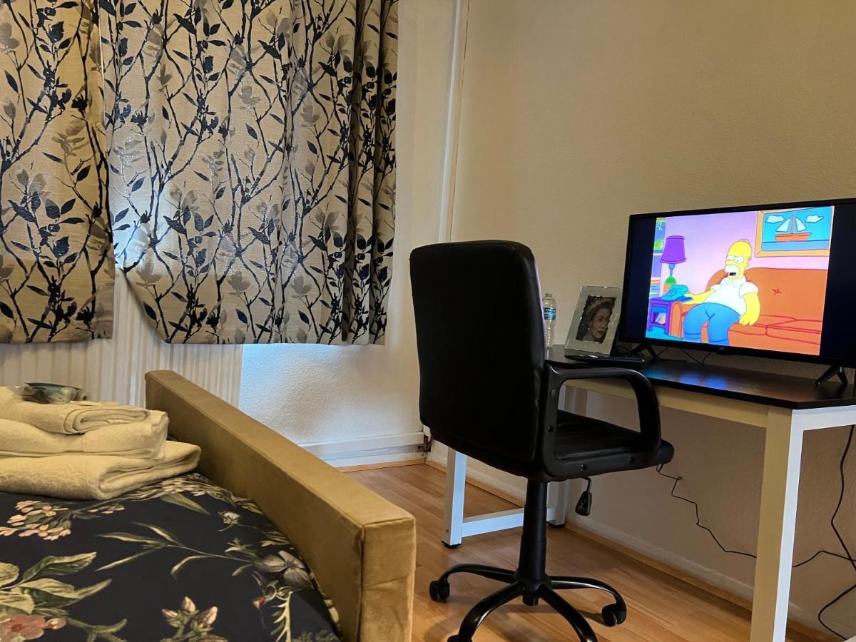 Park View Serviced Apartment - Next To Northolt Tube Station - Near Central London & Wembley Ngoại thất bức ảnh