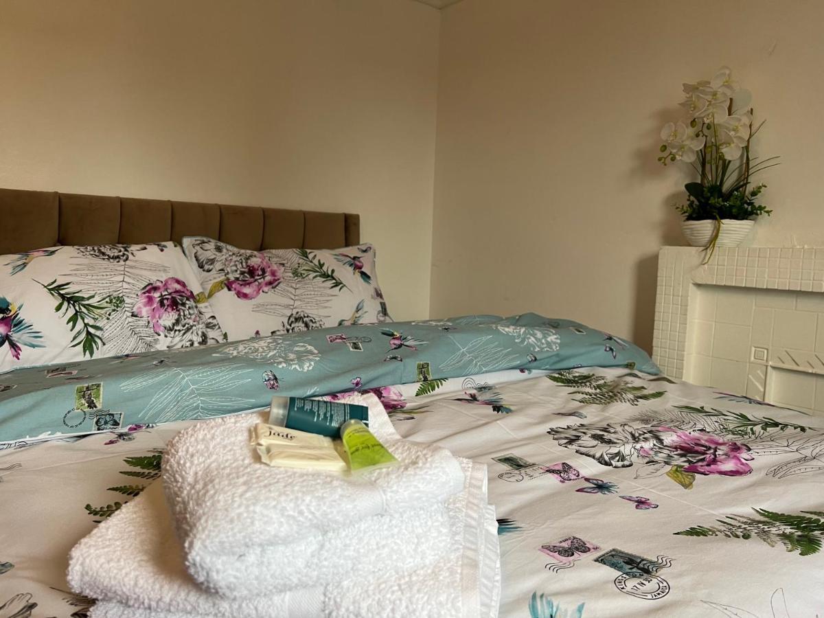 Park View Serviced Apartment - Next To Northolt Tube Station - Near Central London & Wembley Ngoại thất bức ảnh